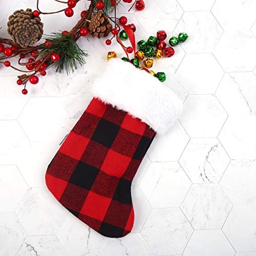 Aneco 12 пакет Божиќни мали чорапи црвени и црни биволи карирани божиќни чорапи со кадифен манжетна за украси за Божиќни забави,