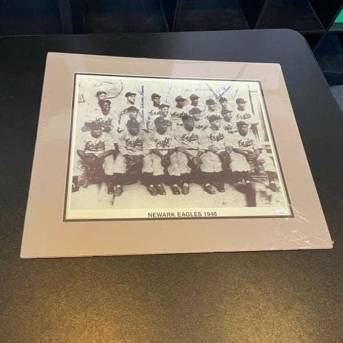 1946 година во arkуарк Иглс Негро лига екипа потпиша голема фотографија од 18х24 Лари Доби ЈСА Коа - Автограмирани фотографии од МЛБ