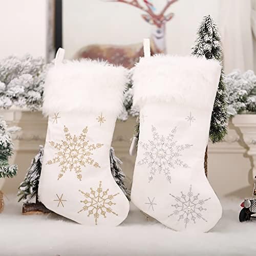 Чорапови за подароци во близина на персонализирани персонализирани камиони со камин Плишани Божиќни украси и додатоци за забави