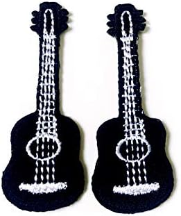 Сет од 2 мали. Мини црна гитара симпатична закрпи за лого на цртани филмови шијат железо на везена апликација знак знак за лепенка облека