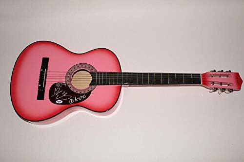 Ејми Реј и Емили Сајлери потпишаа автограмска розова акустична гитара - индиго девојки ПСА