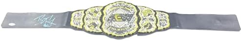 БАДИ МЕТЈУС потпиша Шампионски Појас ПСА/ДНК АЕВ NXT Автограмно Борење - Автограмирани Наметки За Борење, Стебла И Ремени