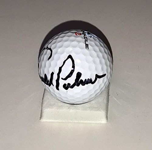 Арнолд Палмер потпиша голф топка на шампионите на играчи ПСА ДНК Коа