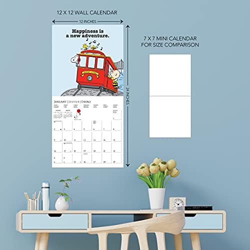 Graphique 2022 Кикирики „Среќа е“ календар на wallидови | 12 ”x 12” | 120 налепници за потсетување | Густа хартија | Организатор на домови и канцеларии | Голема месечна решетка |