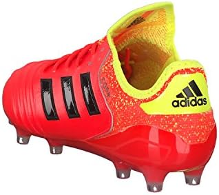 Машки фудбалски чизми на Адидас, 5 тесни во Велика Британија