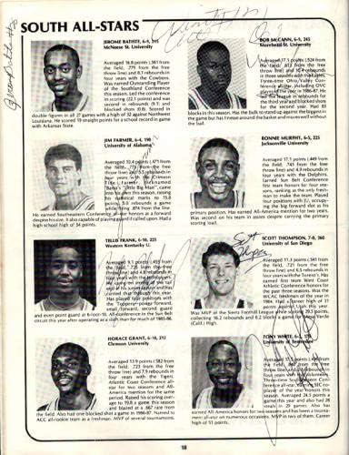 Jimим Валвано, Реџи Милер, Скоти Пипен и Реџи Луис ја автограмираа програмата Алоха Класик со 9 вкупни потписи PSA/DNA W04097 - НБА автограмирани