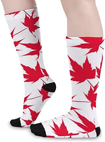 Црвениот јавор од Канада остава смешни чорапи над телето со високи цевки, кои одговараат на бојата за мажи за жени